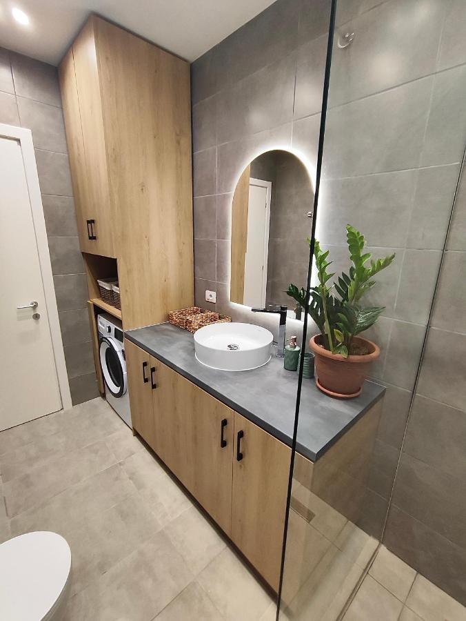 Апартаменты Modern Style 2Br-Apt - 10Min To Skanderbeg Square Тирана Экстерьер фото